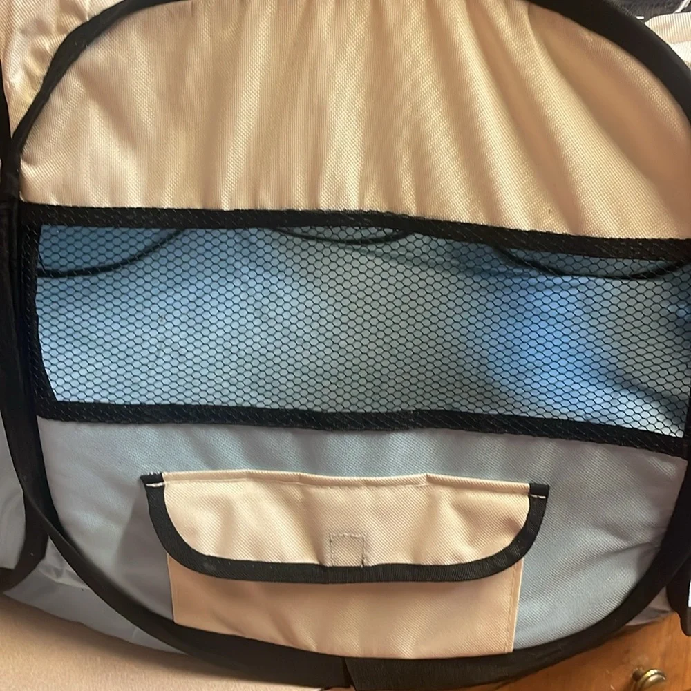 Petmaker doggy playpen. Zippered top. Like new condition